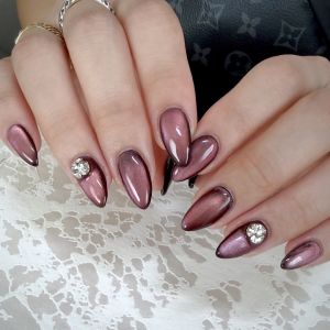 奥行きボルドーマグ - MARGA by Maisie Nail