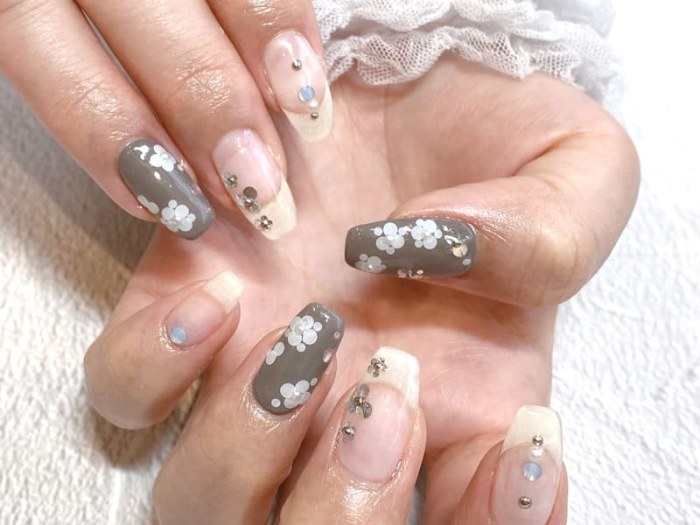 Nail Lore(ネイル ロア)