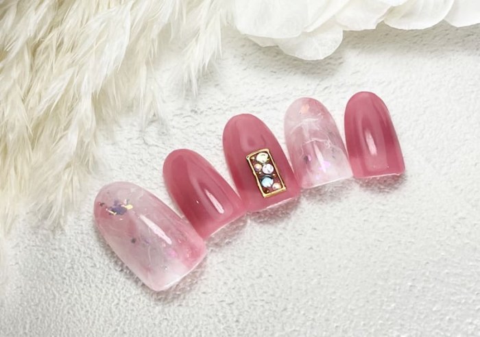 Nail  Manicia