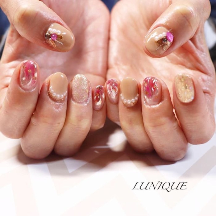 nail LUNIQUE