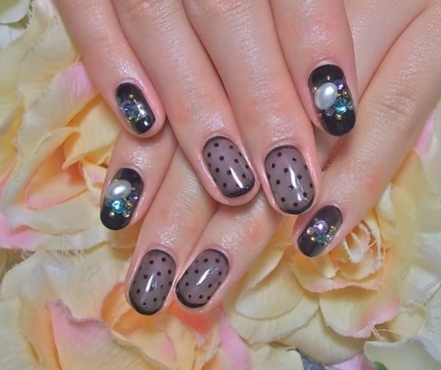 ブラックのシースルー×ドット柄とホログラム - ネイルサロンAiru
