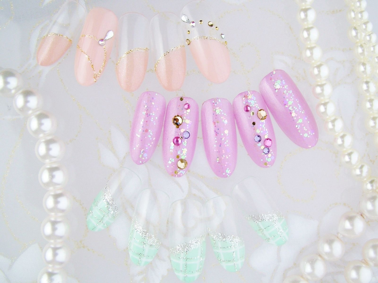 こちらも定額制5,500円デザイン♪
季節毎更新！120種類以上から選べる♪
色替、配置換えＯＫ！