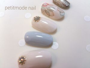 スモーキーカラーのたらしこみネイル