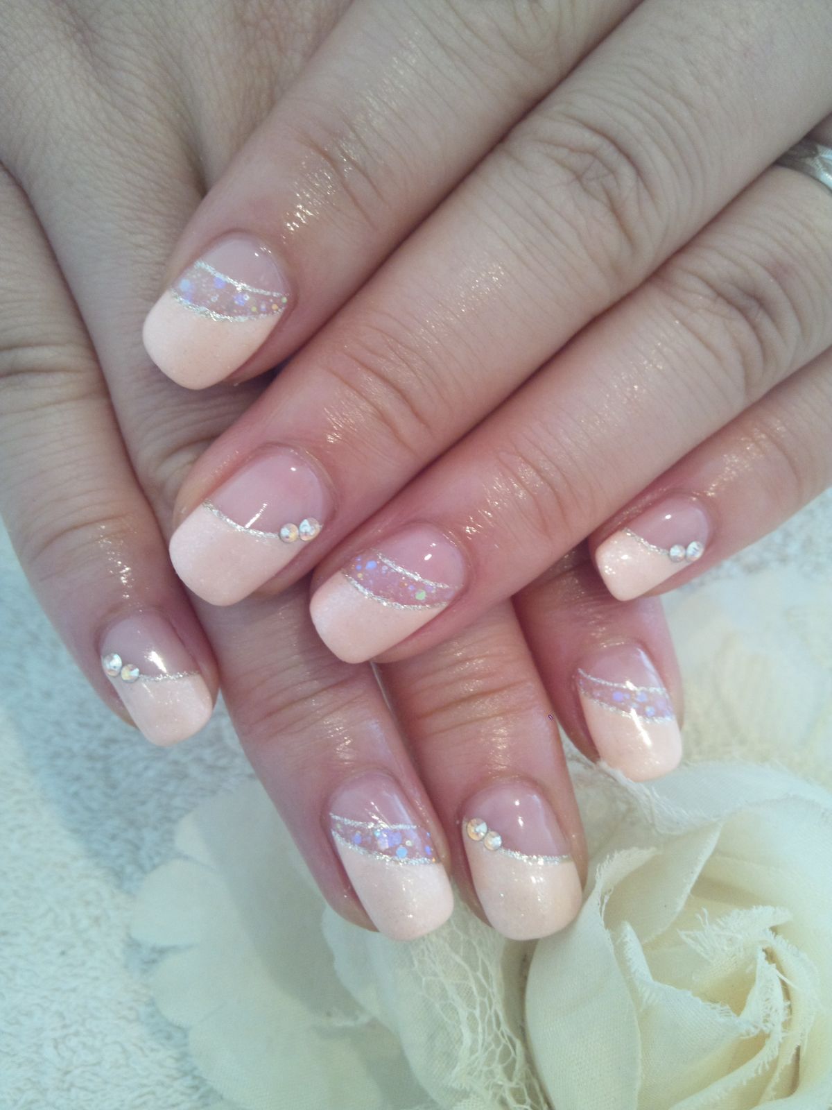 ピンクベージュのフレンチ×シルバーラインとストーン - NailSalon&School ~R's~