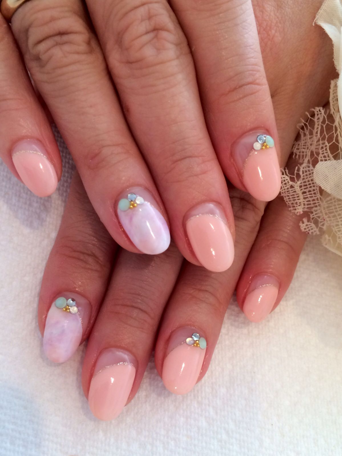 コーラルピンクのワンカラー×大理石風ニュアンス - NailSalon&School ~R's~