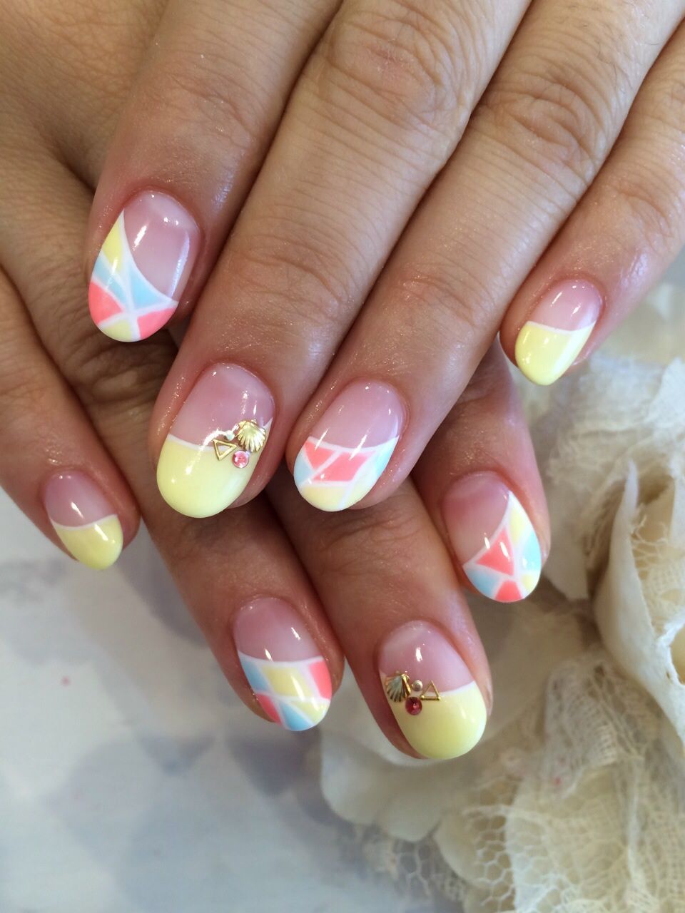 パステルイエローの変形フレンチ×フルーツパーツ - NailSalon&School ~R's~