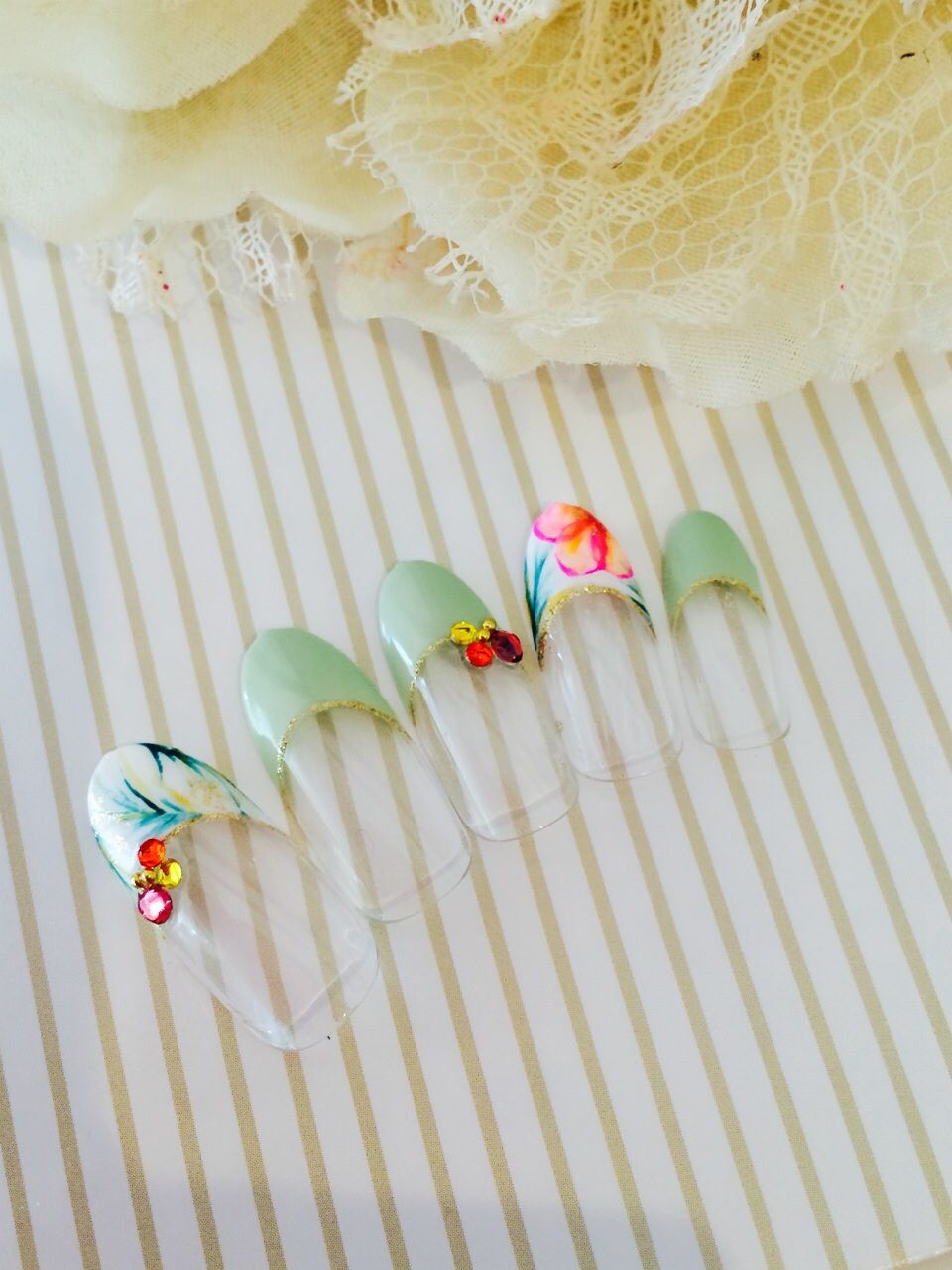 ミントグリーンの変形フレンチ見本×小花とストーン - NailSalon&School ~R's~