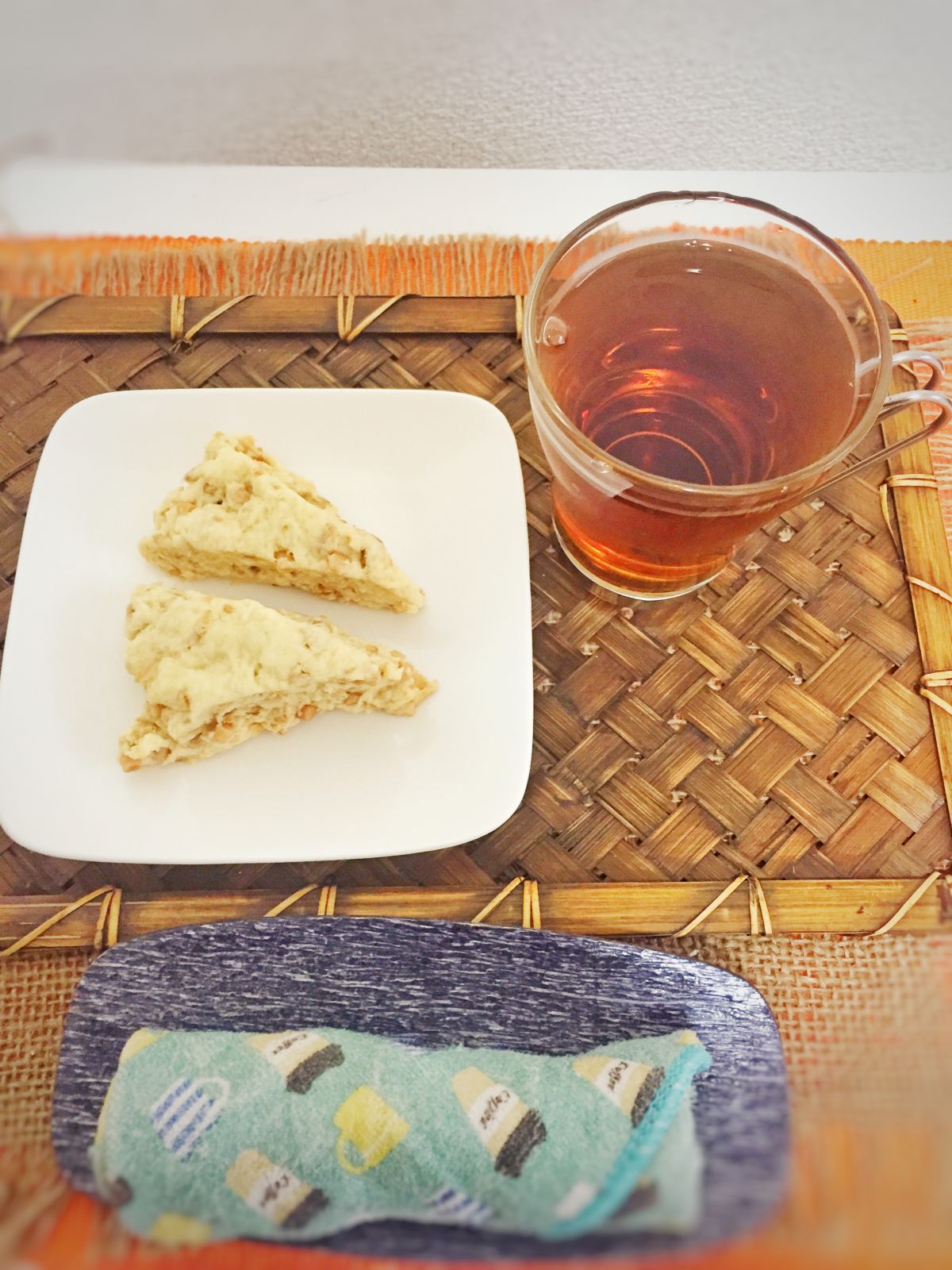 ティータイムサービスハンドお飲物を選んで頂き手作りお菓子をご用意しております。