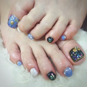 カラフルシェルフットネイル