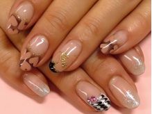 ベージュ×ブラックのリボン柄×ラメ - AMO'S NAIL さっぽろ東急百貨店