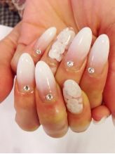 ブライダルにも…【スカルプ\5250+アート\1680】 - Nail Salon Roel