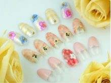 パステルカラーのチップ見本×押し花と花柄 - Posh Nail