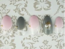 ピンク×グレーのワンカラー×白い立体フラワー - MAULOA NAIL