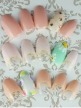 ピンクベージュのフレンチ見本×押し花と立体フラワー
