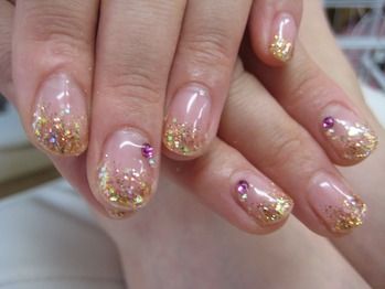 大人気メニューのラメグラ&ストーンアート2980円