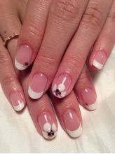 ポイントフラワーフレンチジェル - nail cafe Maki-art