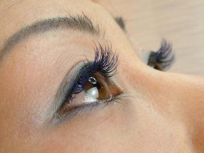 まつ毛エクステ
日本製シルク毛　カラー毛有